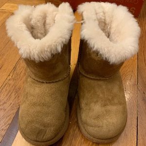 Toddler size 8 tan ugg boots